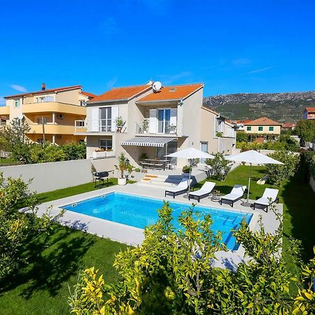 Villa Elysium - Beautiful Family House With Heated Pool Kaštela Esterno foto