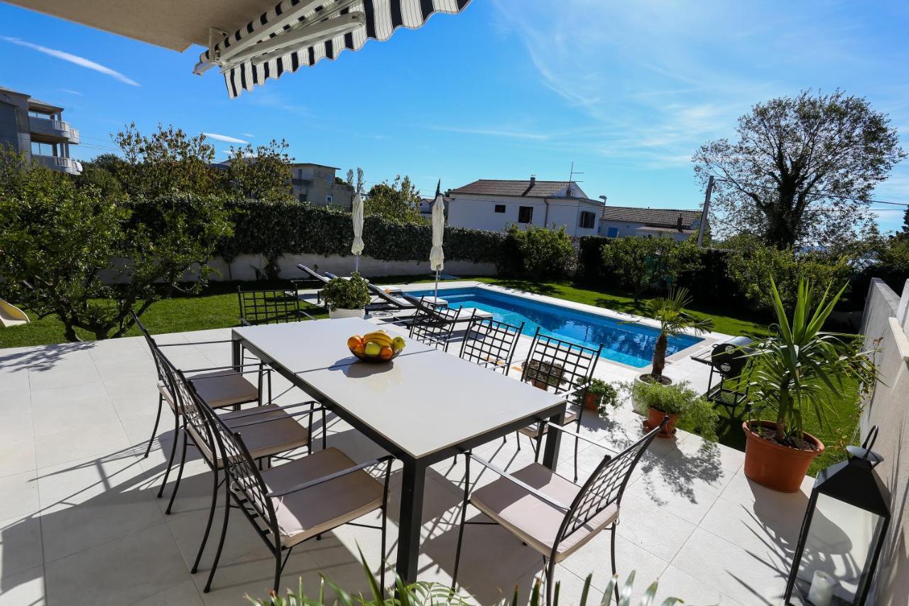 Villa Elysium - Beautiful Family House With Heated Pool Kaštela Esterno foto