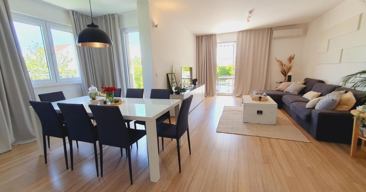 Villa Elysium - Beautiful Family House With Heated Pool Kaštela Esterno foto
