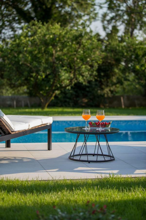 Villa Elysium - Beautiful Family House With Heated Pool Kaštela Esterno foto