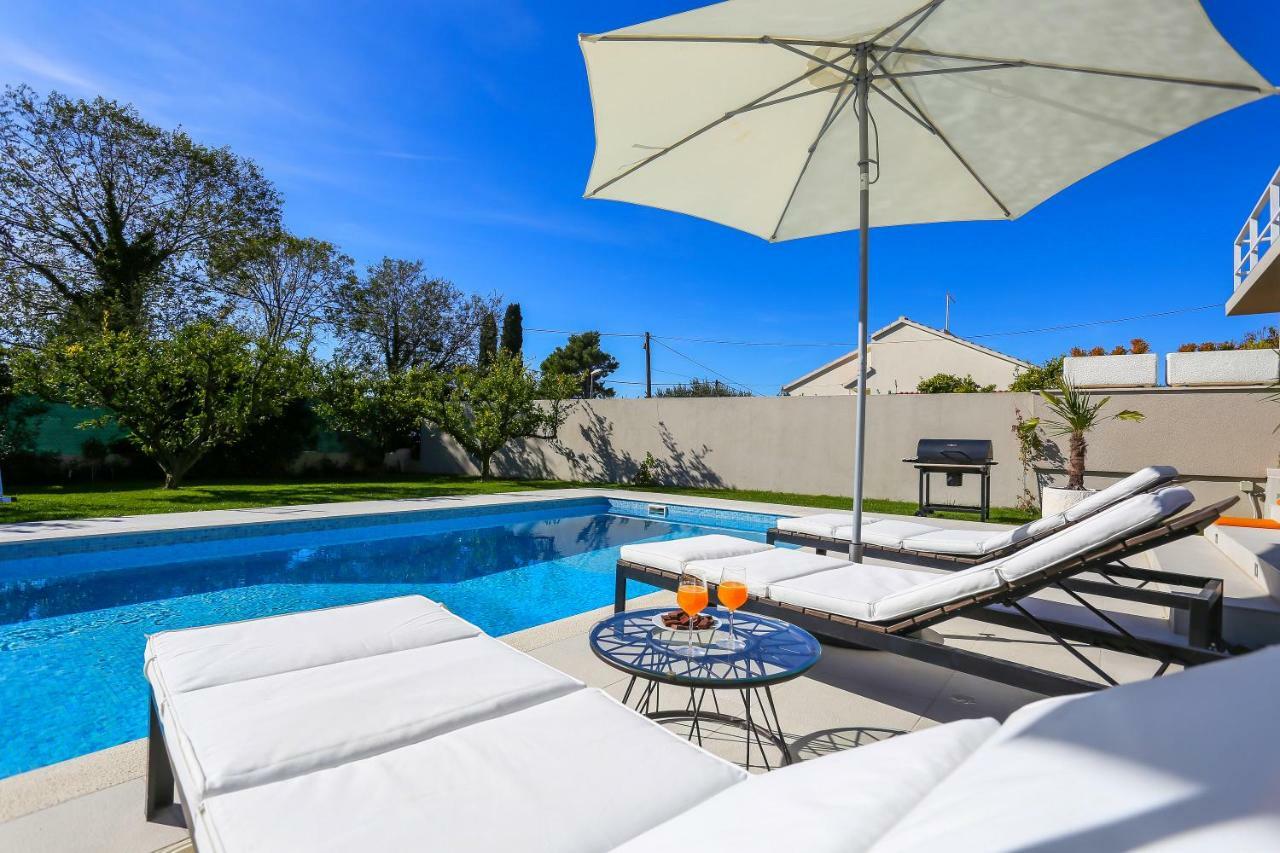 Villa Elysium - Beautiful Family House With Heated Pool Kaštela Esterno foto
