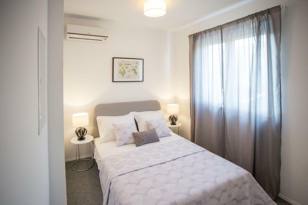 Villa Elysium - Beautiful Family House With Heated Pool Kaštela Esterno foto