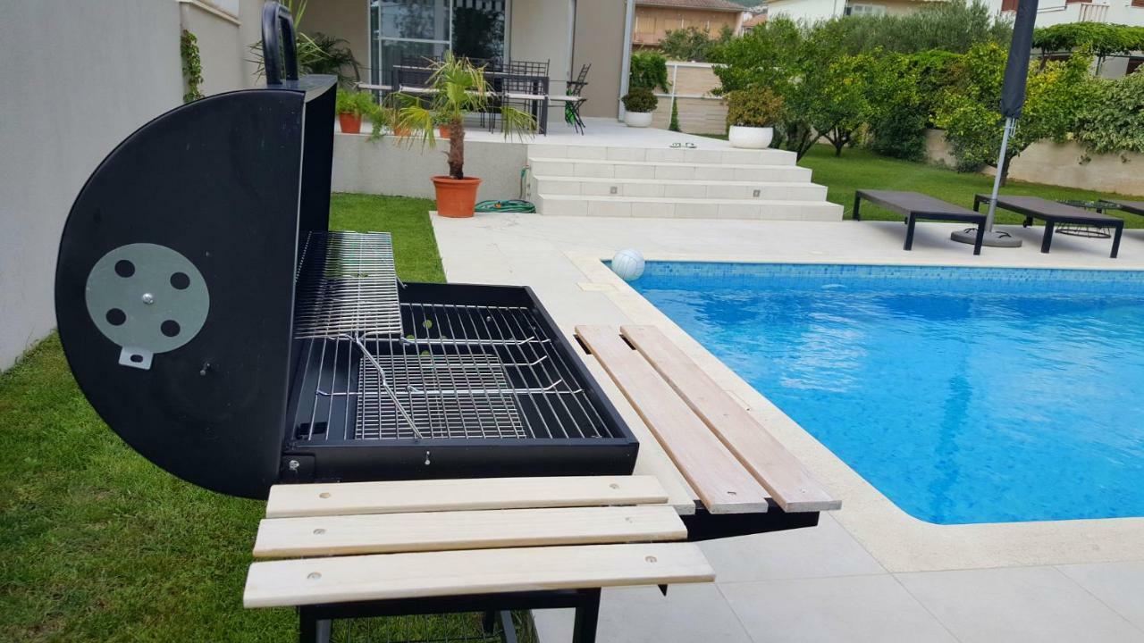 Villa Elysium - Beautiful Family House With Heated Pool Kaštela Esterno foto