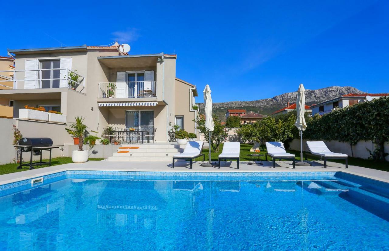 Villa Elysium - Beautiful Family House With Heated Pool Kaštela Esterno foto