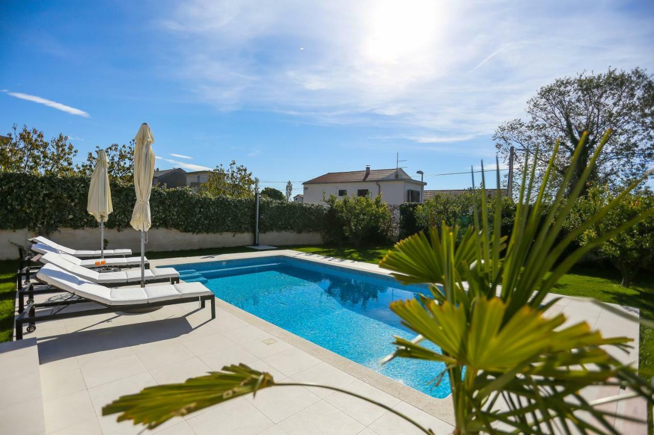 Villa Elysium - Beautiful Family House With Heated Pool Kaštela Esterno foto