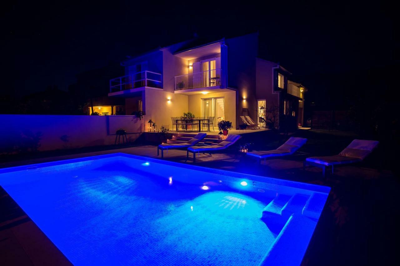 Villa Elysium - Beautiful Family House With Heated Pool Kaštela Esterno foto