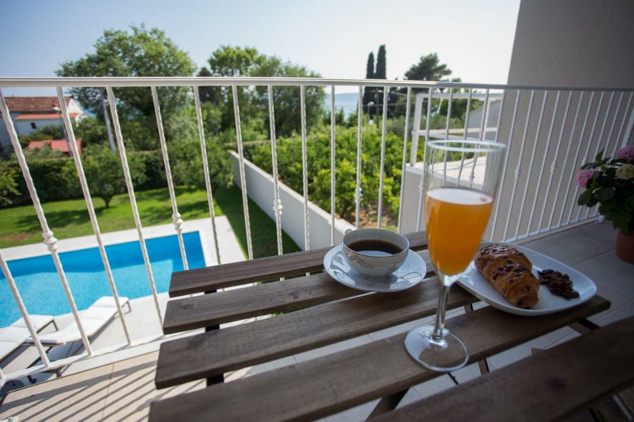 Villa Elysium - Beautiful Family House With Heated Pool Kaštela Esterno foto
