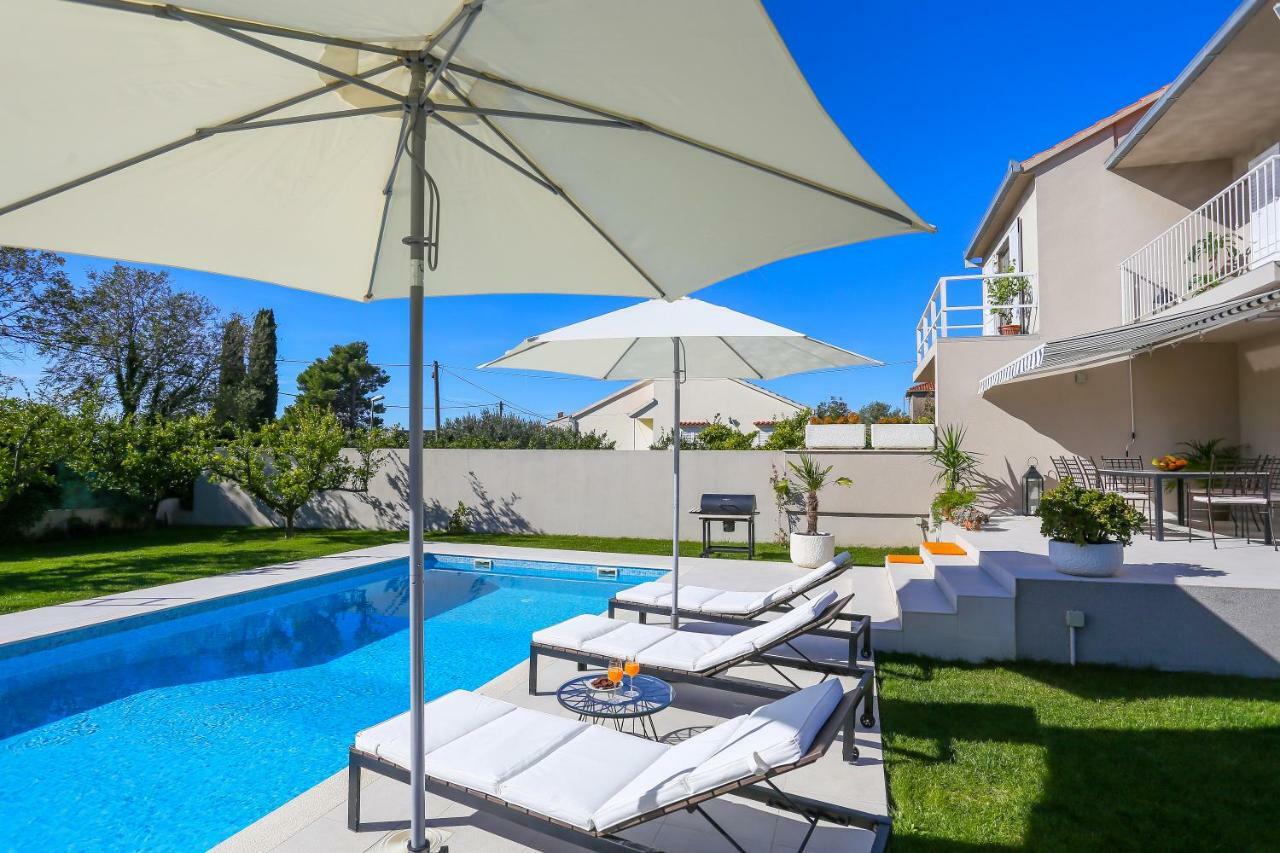 Villa Elysium - Beautiful Family House With Heated Pool Kaštela Esterno foto